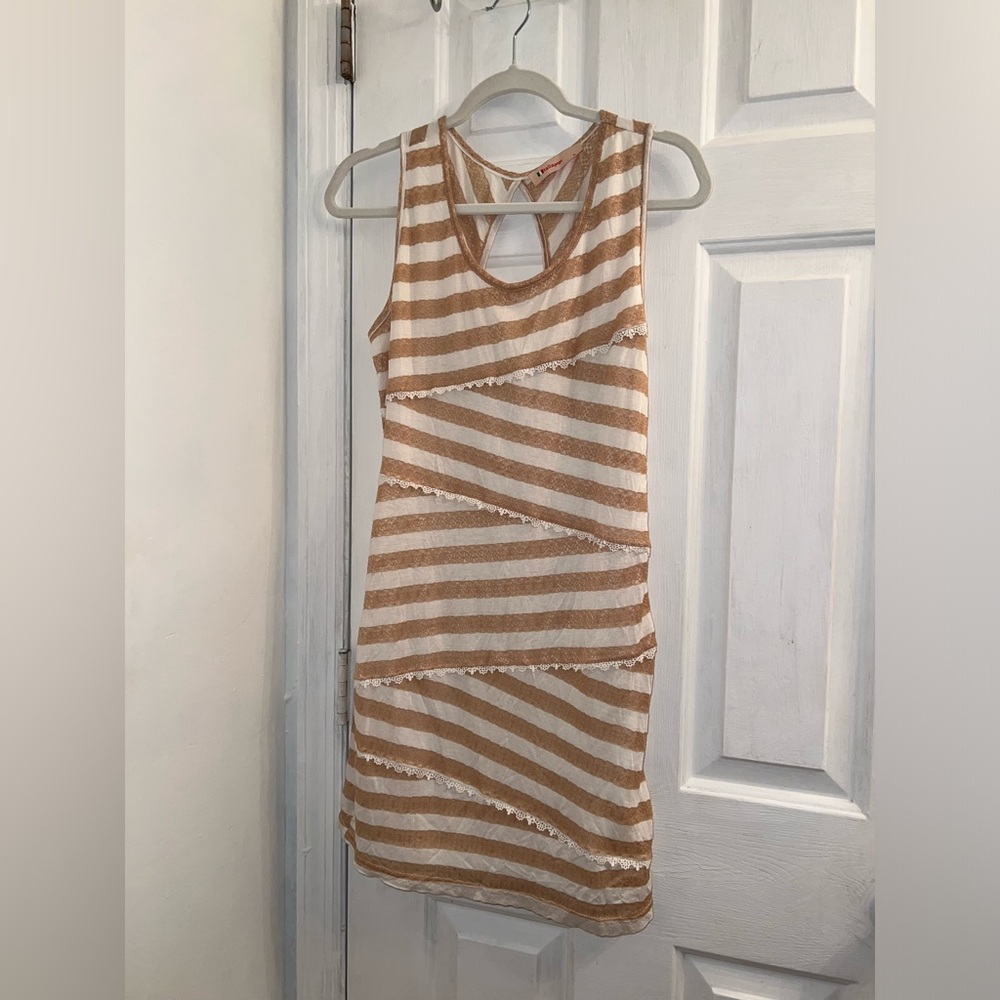 Size large golden yellow white stripes lace overlay keyhole back